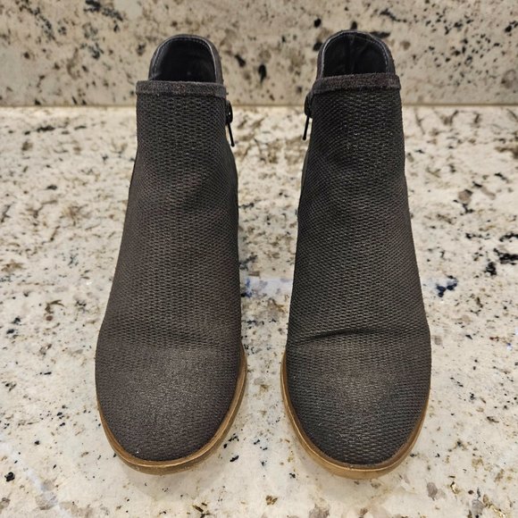 Kensie gray zip up ankle boots...size 8 - Picture 2 of 7